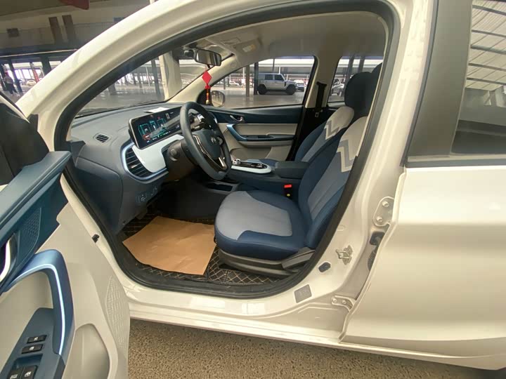 Фото 17 - Changan BenBen E-Star