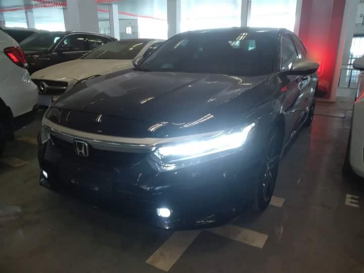 Фото 2 - Honda Inspire