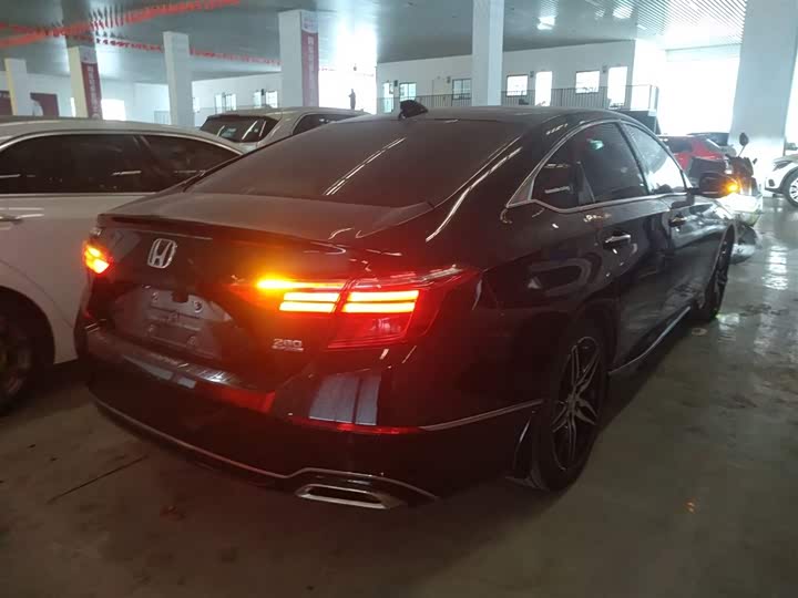 Фото 7 - Honda Inspire