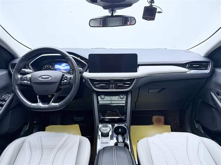 Фото 10 - Ford Escape