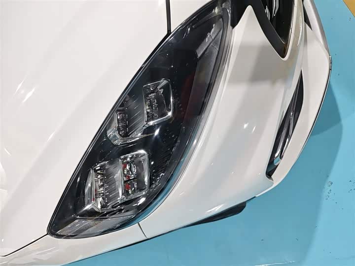 Фото 17 - Ford Escape