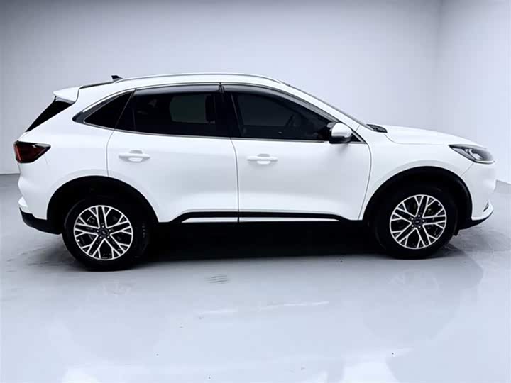 Фото 22 - Ford Escape