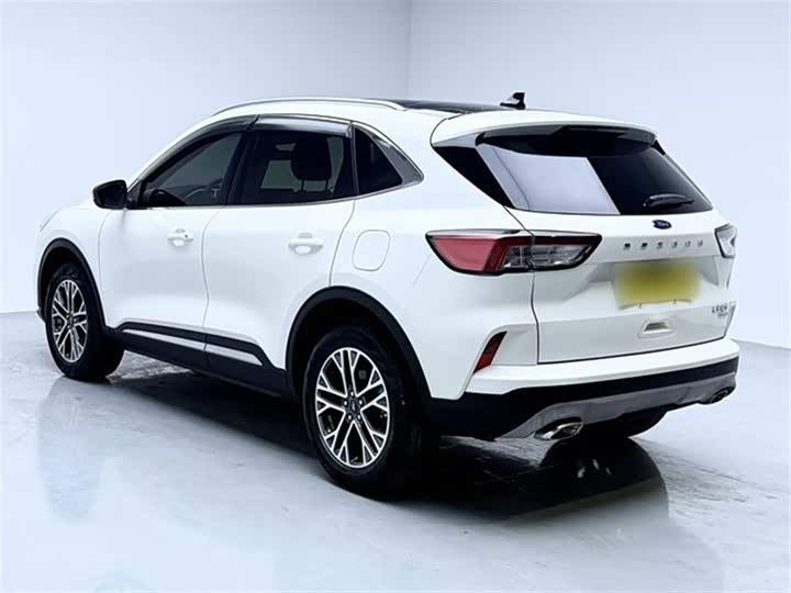 Фото 23 - Ford Escape