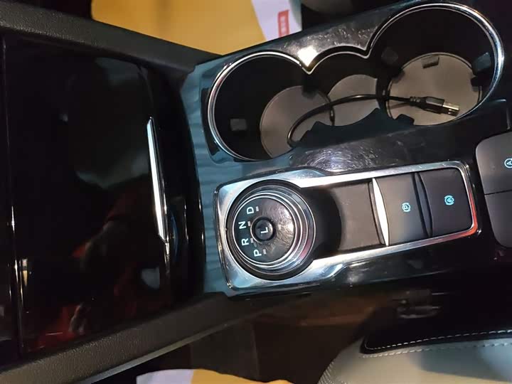 Фото 6 - Ford Escape