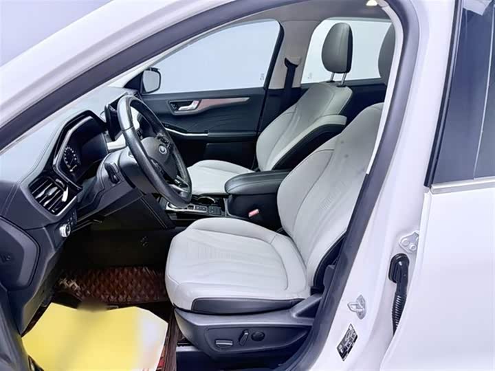 Фото 7 - Ford Escape