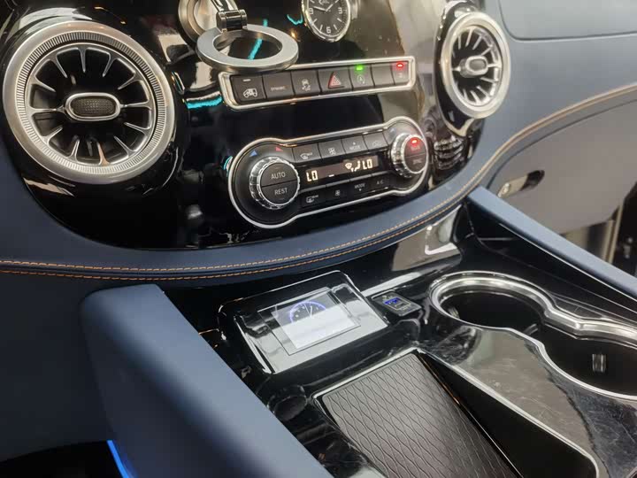 Фото 10 - Mercedes-Benz Vito