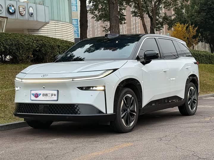 Фото 1 - Toyota bZ3X