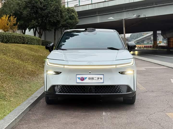 Фото 2 - Toyota bZ3X