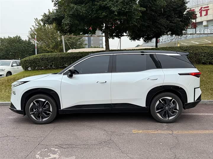 Фото 3 - Toyota bZ3X