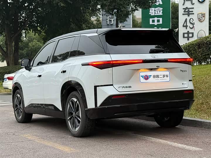 Фото 4 - Toyota bZ3X