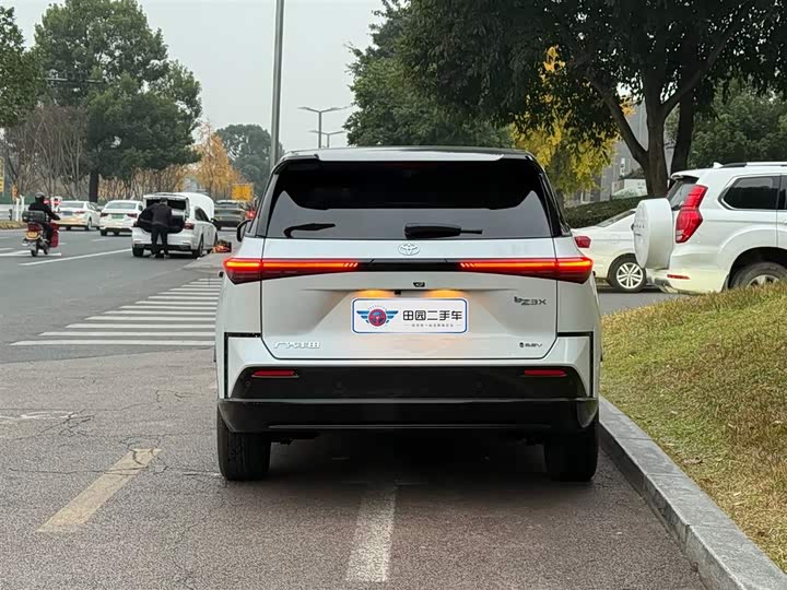 Фото 5 - Toyota bZ3X