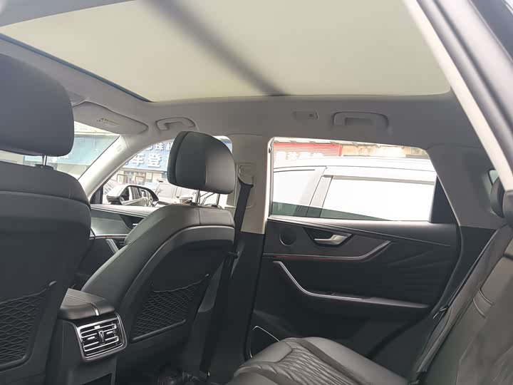 Фото 11 - Hongqi HS5