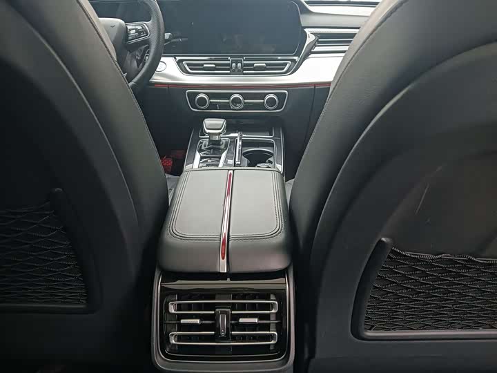 Фото 12 - Hongqi HS5