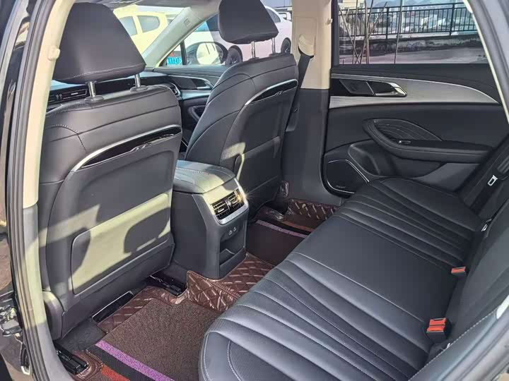 Фото 6 - Hongqi H5