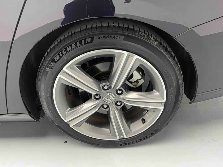 Фото 10 - Honda Accord Hybrid