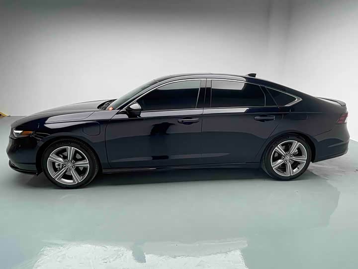 Фото 8 - Honda Accord Hybrid