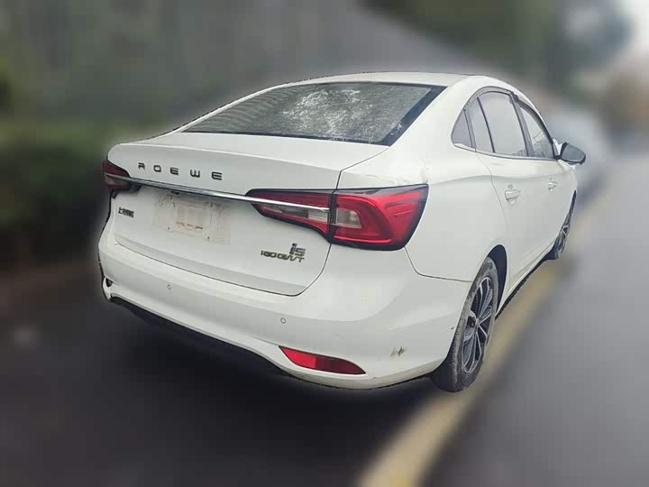 Фото 13 - Roewe i5