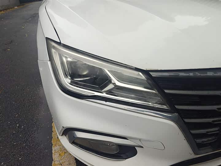 Фото 14 - Roewe i5