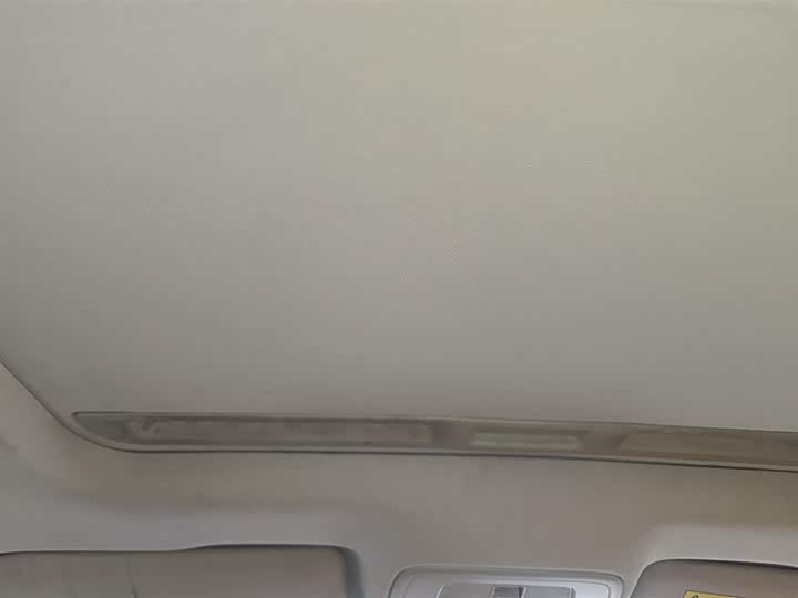 Фото 15 - Roewe i5