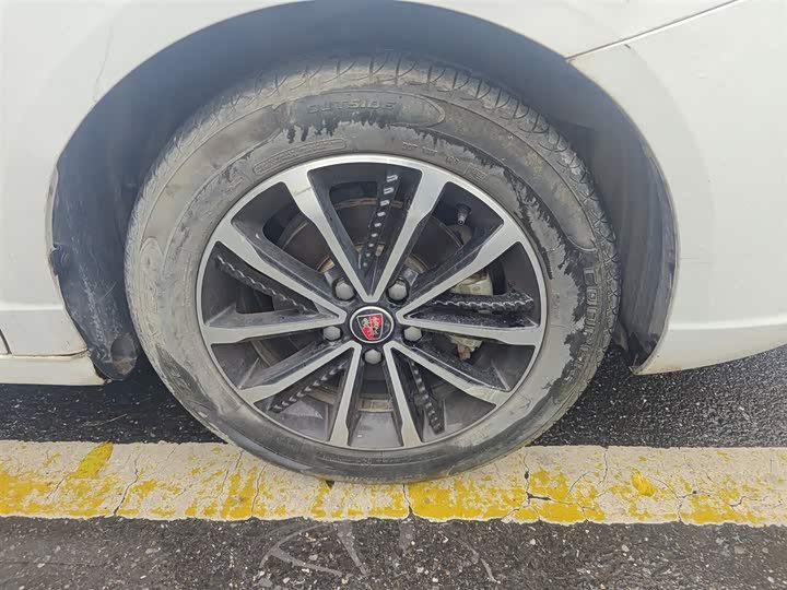 Фото 16 - Roewe i5