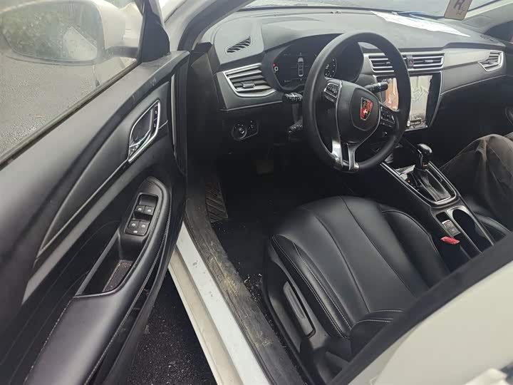 Фото 21 - Roewe i5