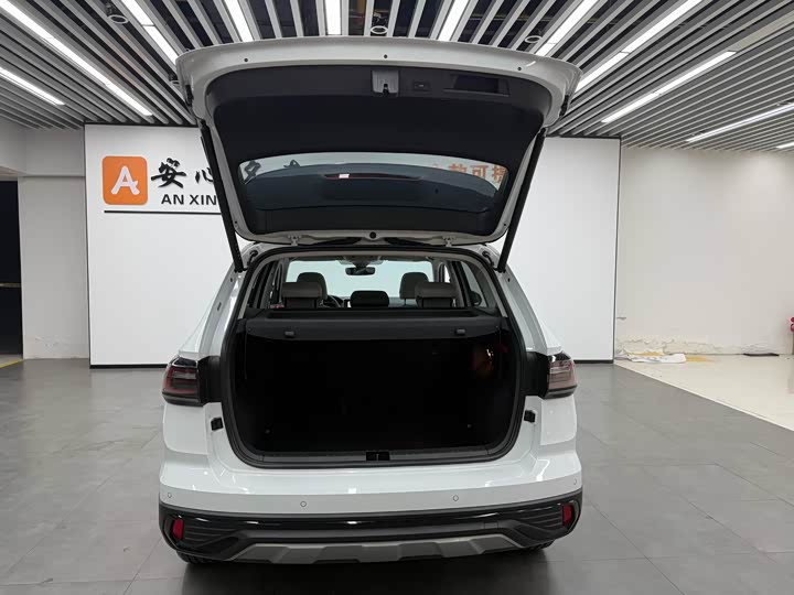 Фото 5 - Volkswagen Tharu