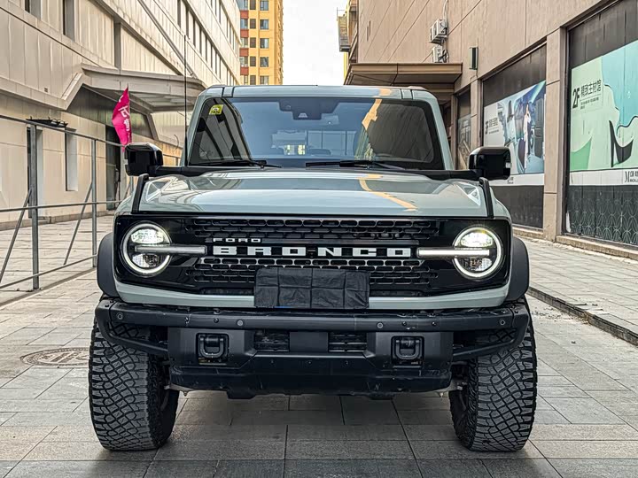 Фото 1 - Ford Bronco