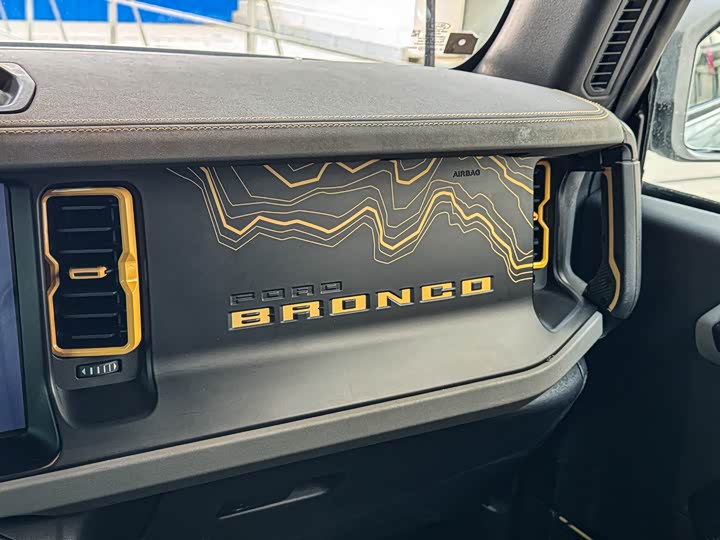 Фото 13 - Ford Bronco