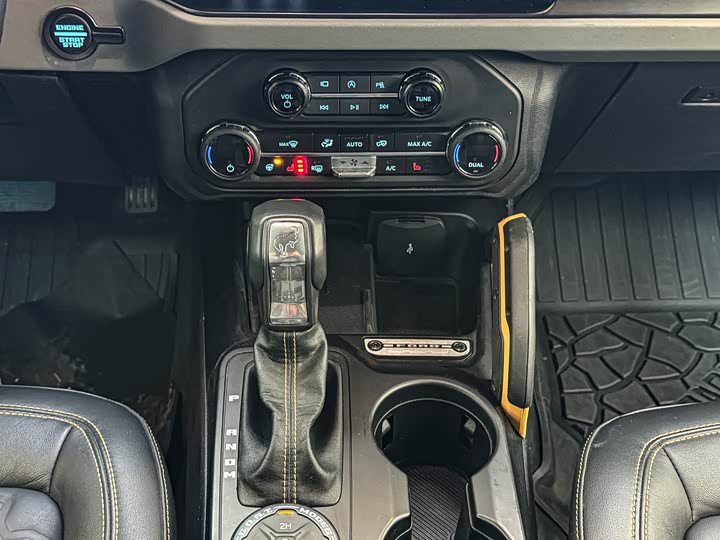 Фото 14 - Ford Bronco