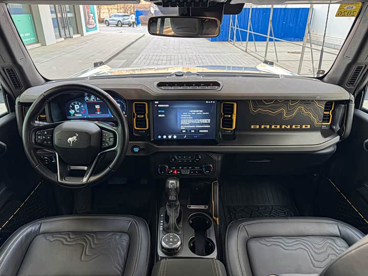 Фото 16 - Ford Bronco