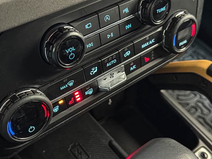 Фото 17 - Ford Bronco