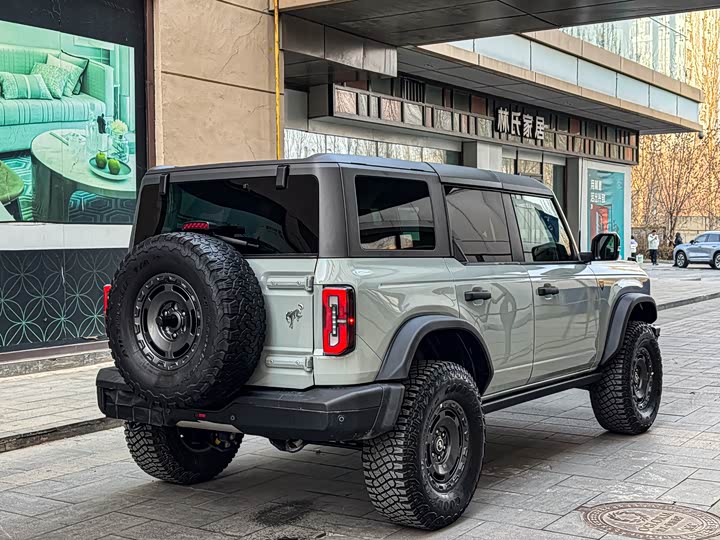 Фото 22 - Ford Bronco