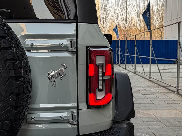 Фото 23 - Ford Bronco