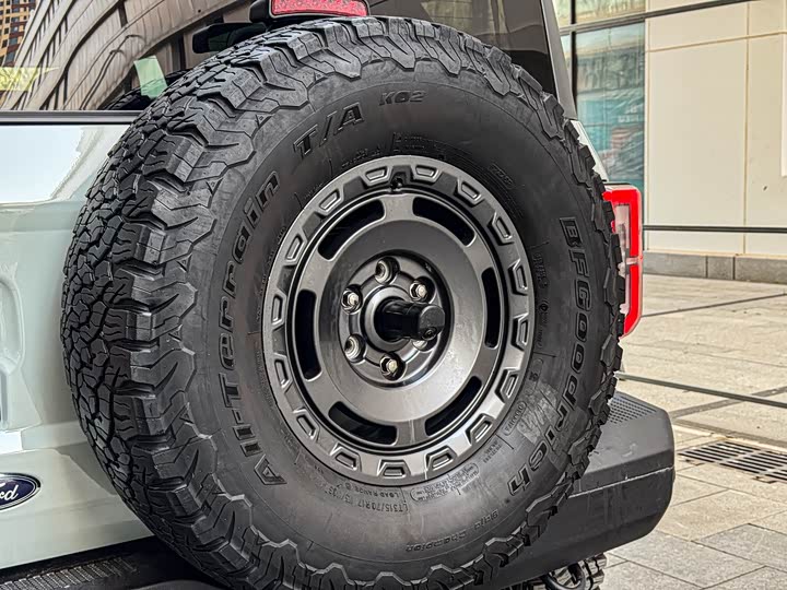 Фото 24 - Ford Bronco