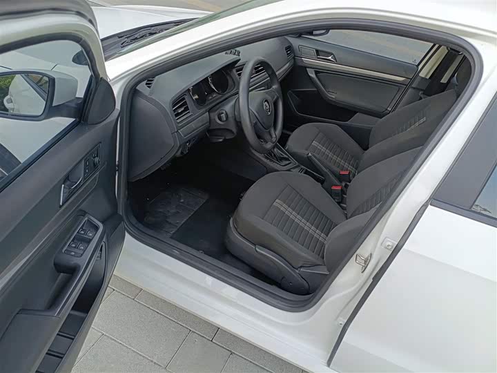 Фото 16 - Volkswagen Lavida