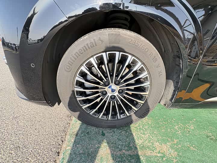 Фото 7 - Denza D9