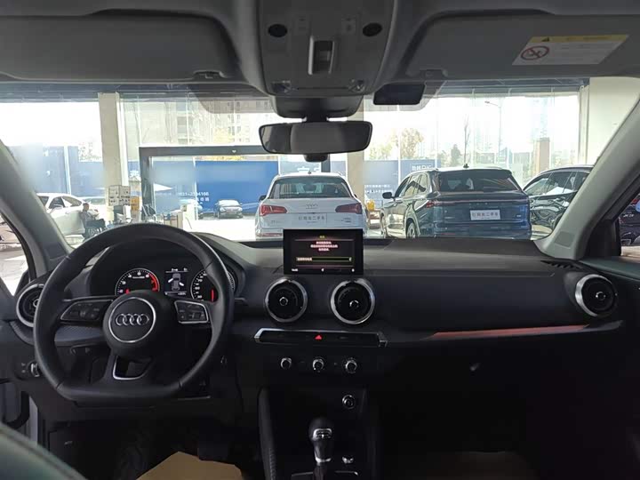 Фото 10 - Audi Q2L