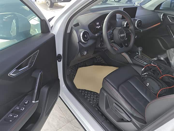 Фото 16 - Audi Q2L