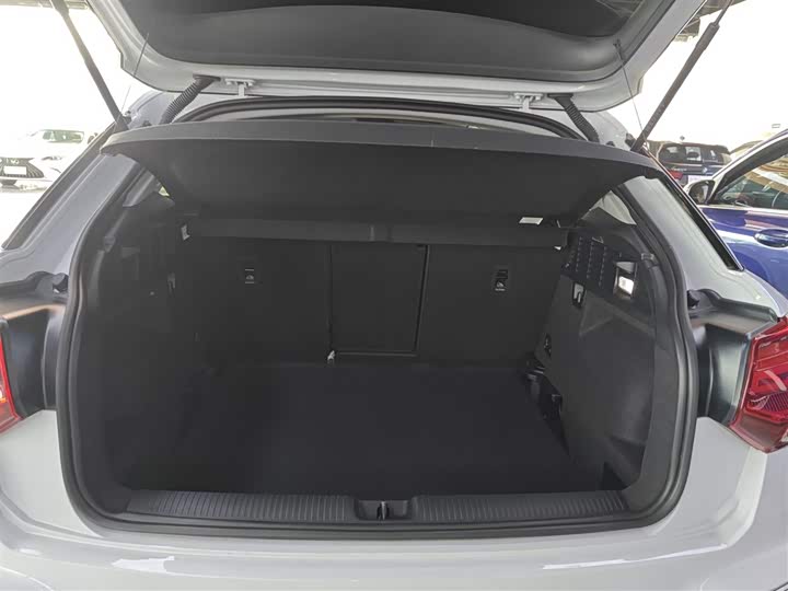 Фото 18 - Audi Q2L