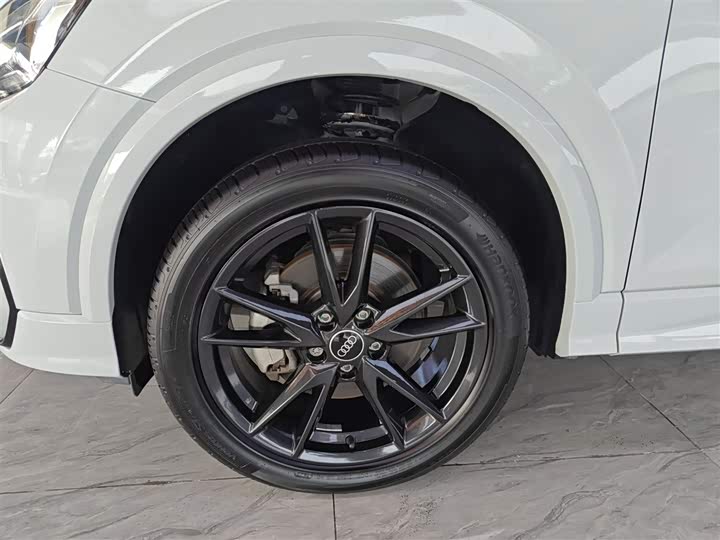 Фото 22 - Audi Q2L