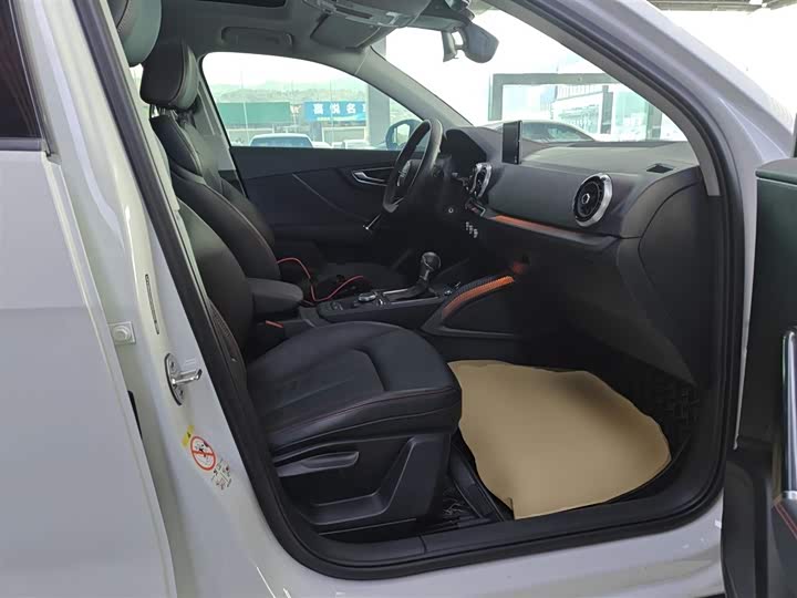 Фото 24 - Audi Q2L