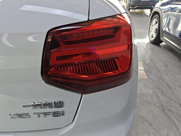 Фото 8 - Audi Q2L