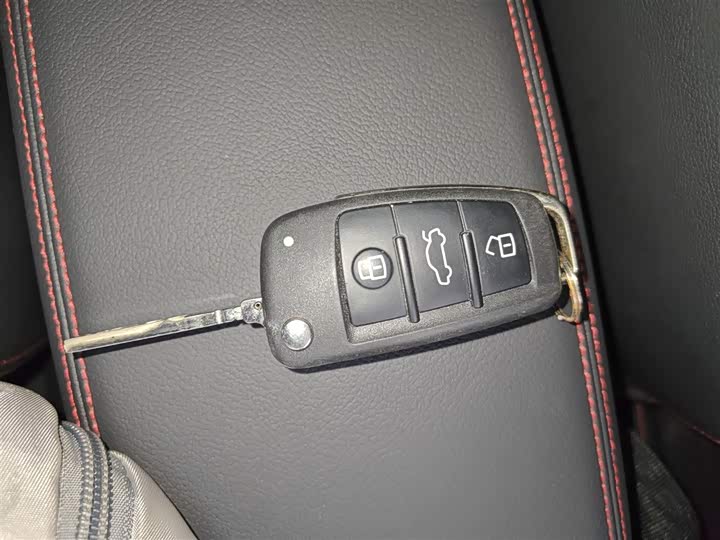 Фото 9 - Audi Q2L