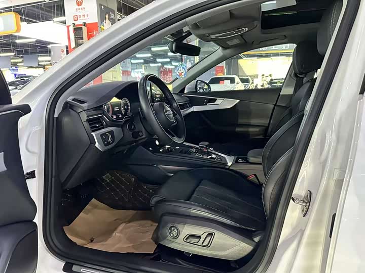 Фото 3 - Audi A4L