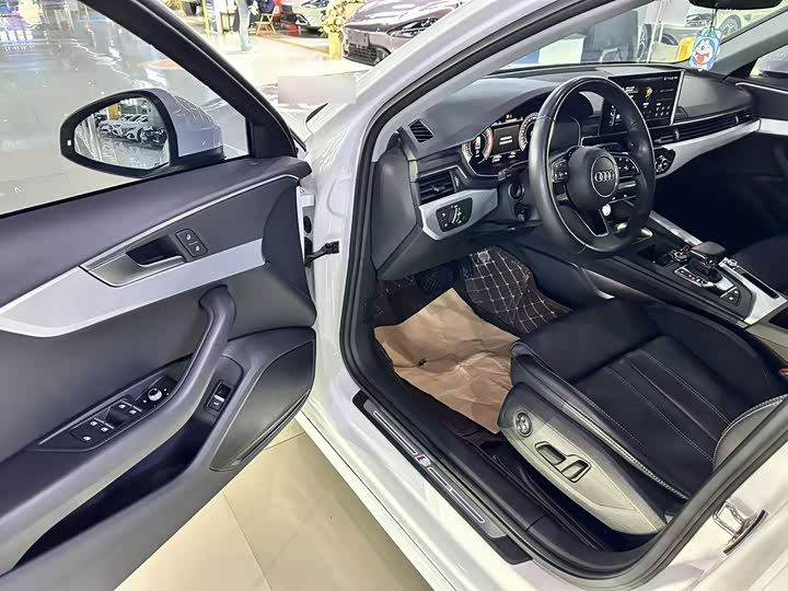 Фото 5 - Audi A4L