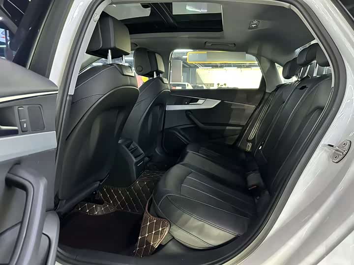 Фото 6 - Audi A4L