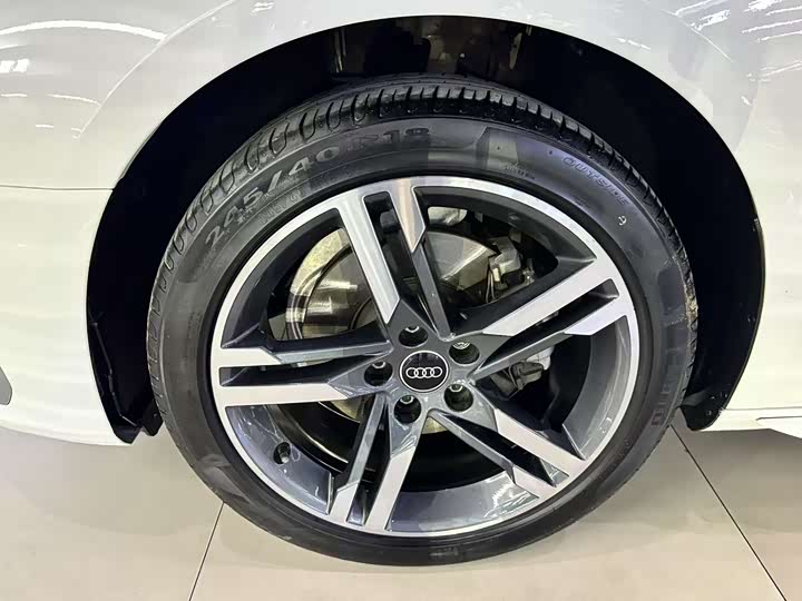 Фото 9 - Audi A4L