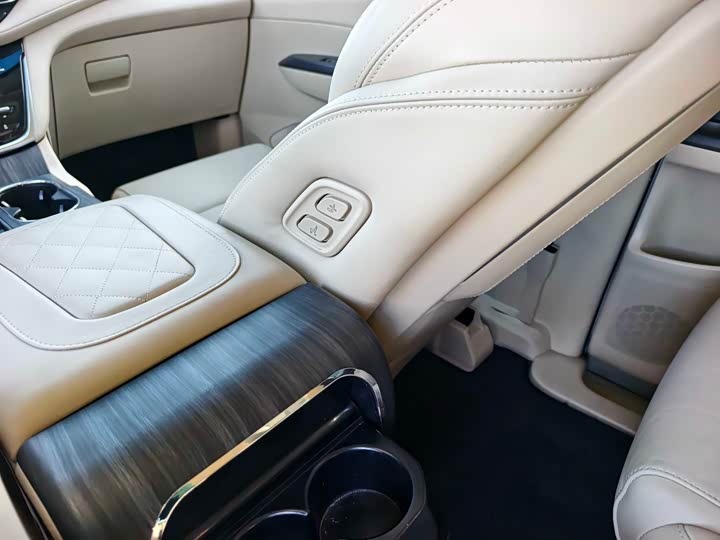 Фото 16 - Buick GL8 ES