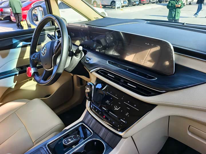 Фото 20 - Buick GL8 ES