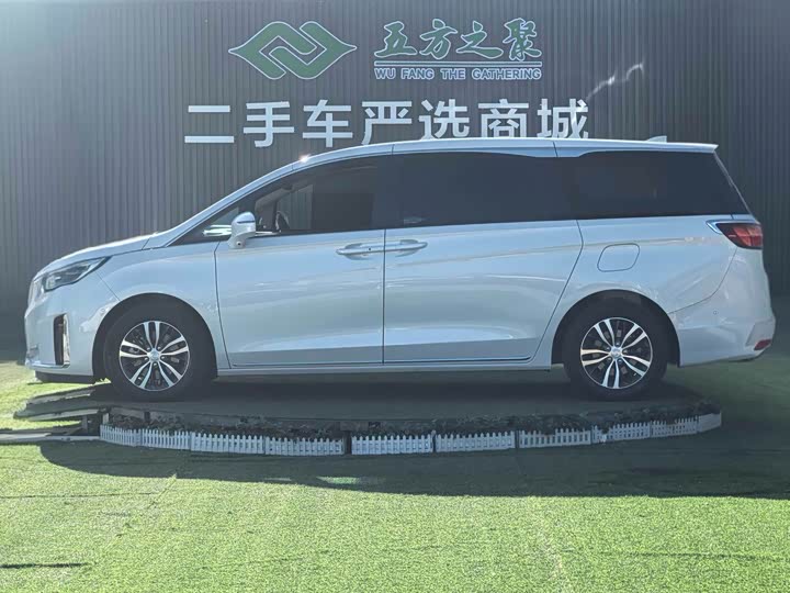 Фото 22 - Buick GL8 ES